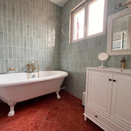 La Sapiniere Air-conditioned Within Walking Distance Villa