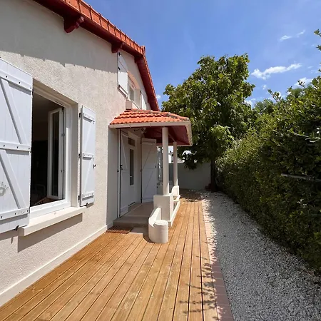 La Sapiniere Air-conditioned Within Walking Distance فيلة